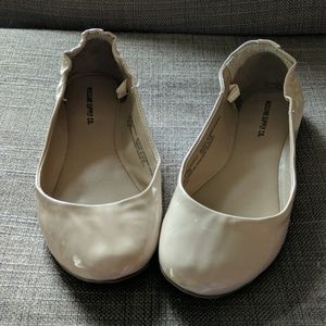 Nude flats